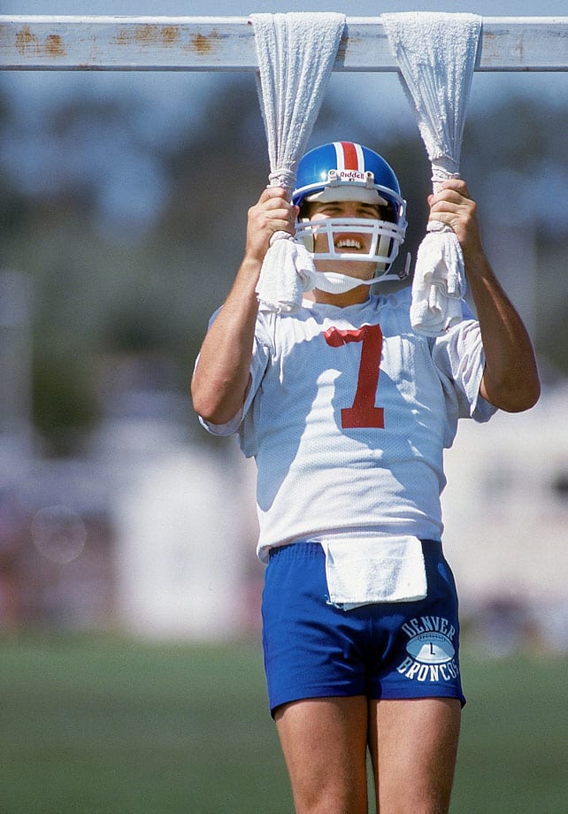 1983-john-elway-001045928.jpg